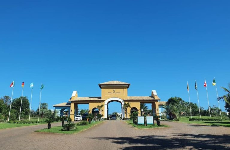 Entrada do Iberostar Selection Praia do Forte visto ao chegar no transfer