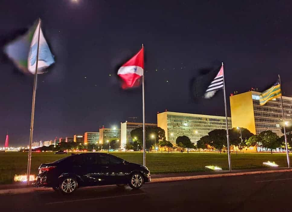 Transfer em Brasília levando os passageiros ao seu destino