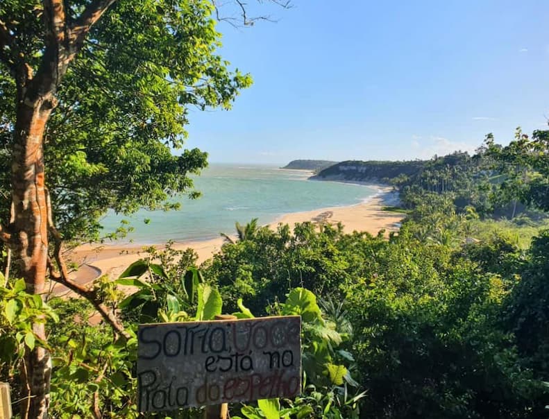 Chegada à Praia do Espelho na Bahia.