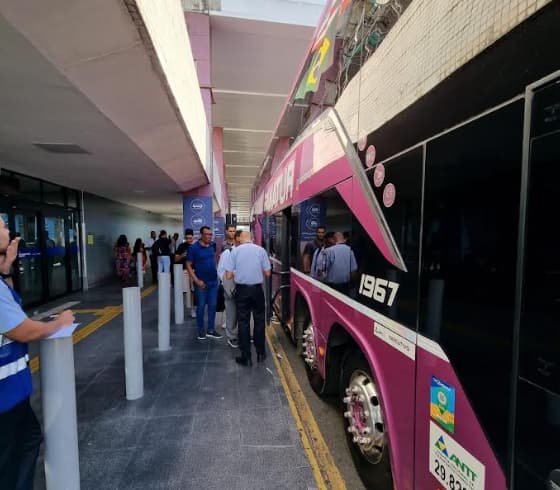 Serviço de locação de ônibus