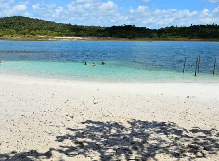 Pessoas na Lagoa da Panela após chegar a Baixio
